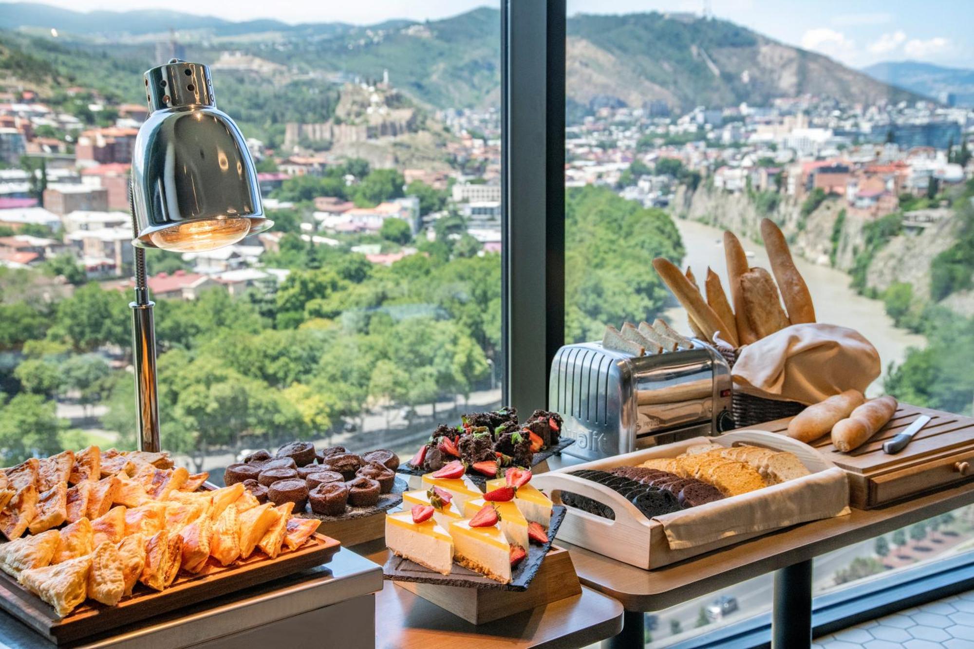 Golden Tulip Design Tbilisi Otel Dış mekan fotoğraf