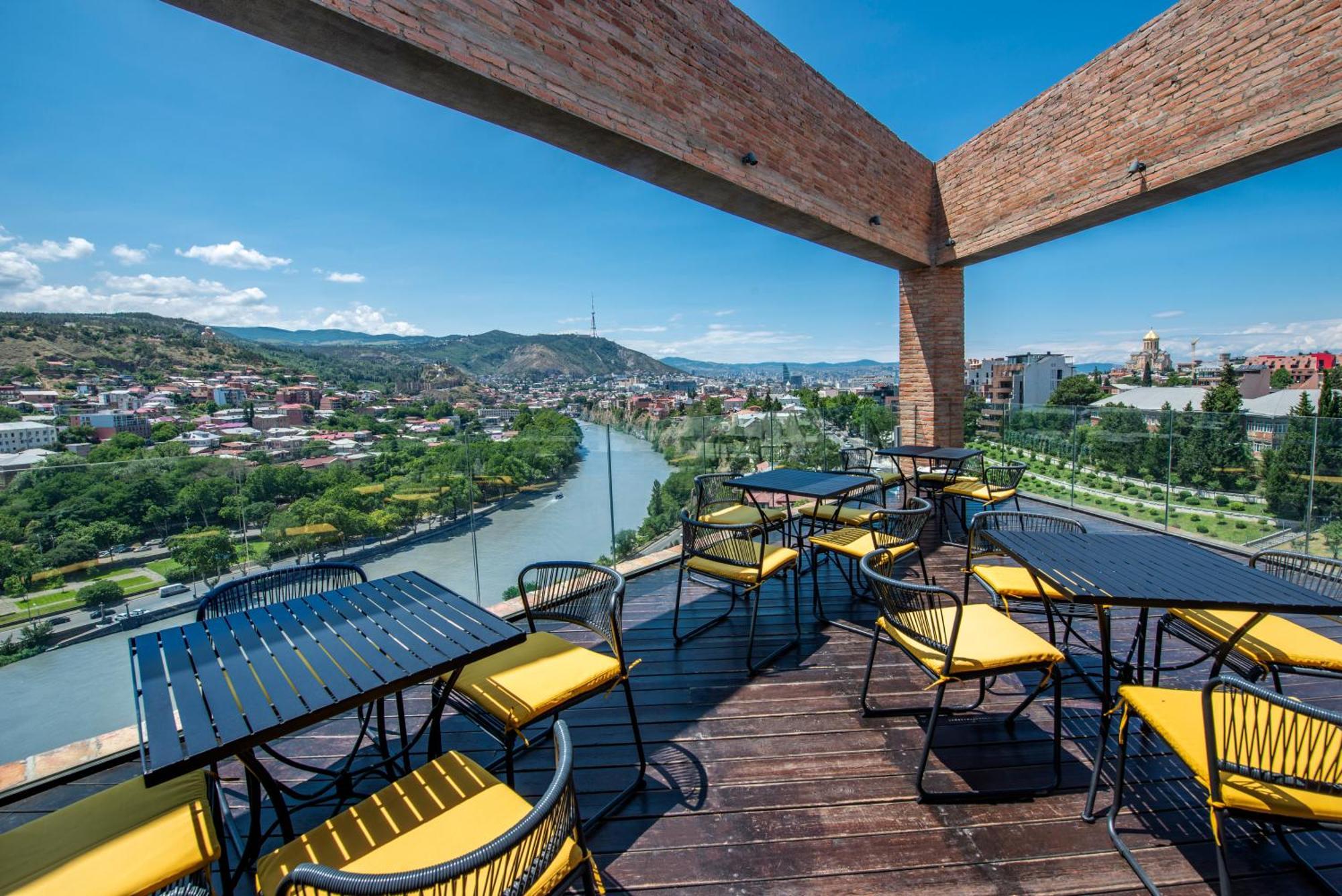 Golden Tulip Design Tbilisi Otel Dış mekan fotoğraf