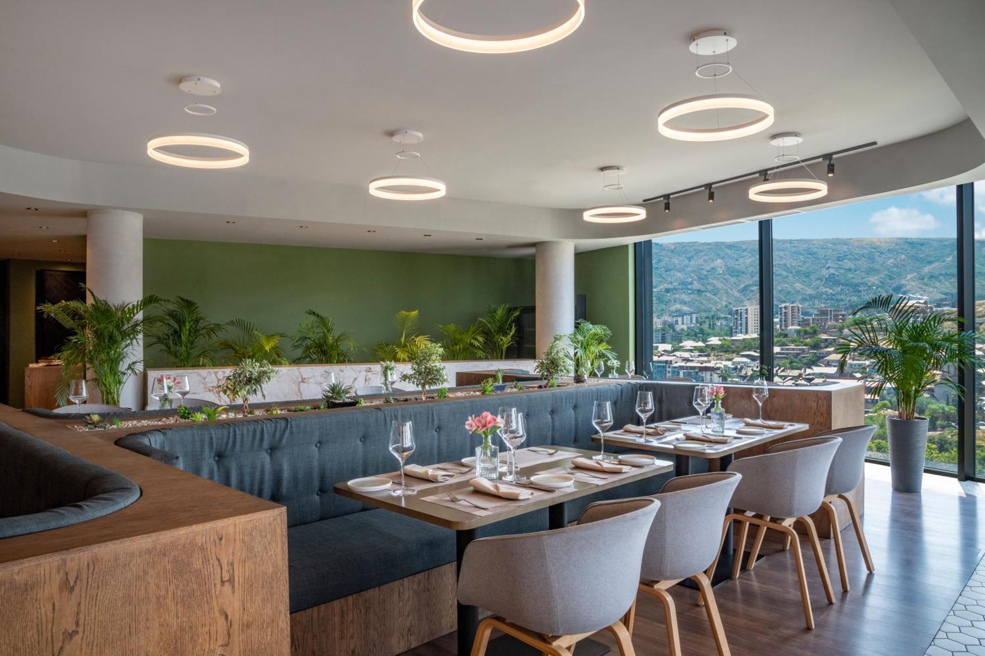 Golden Tulip Design Tbilisi Otel Dış mekan fotoğraf